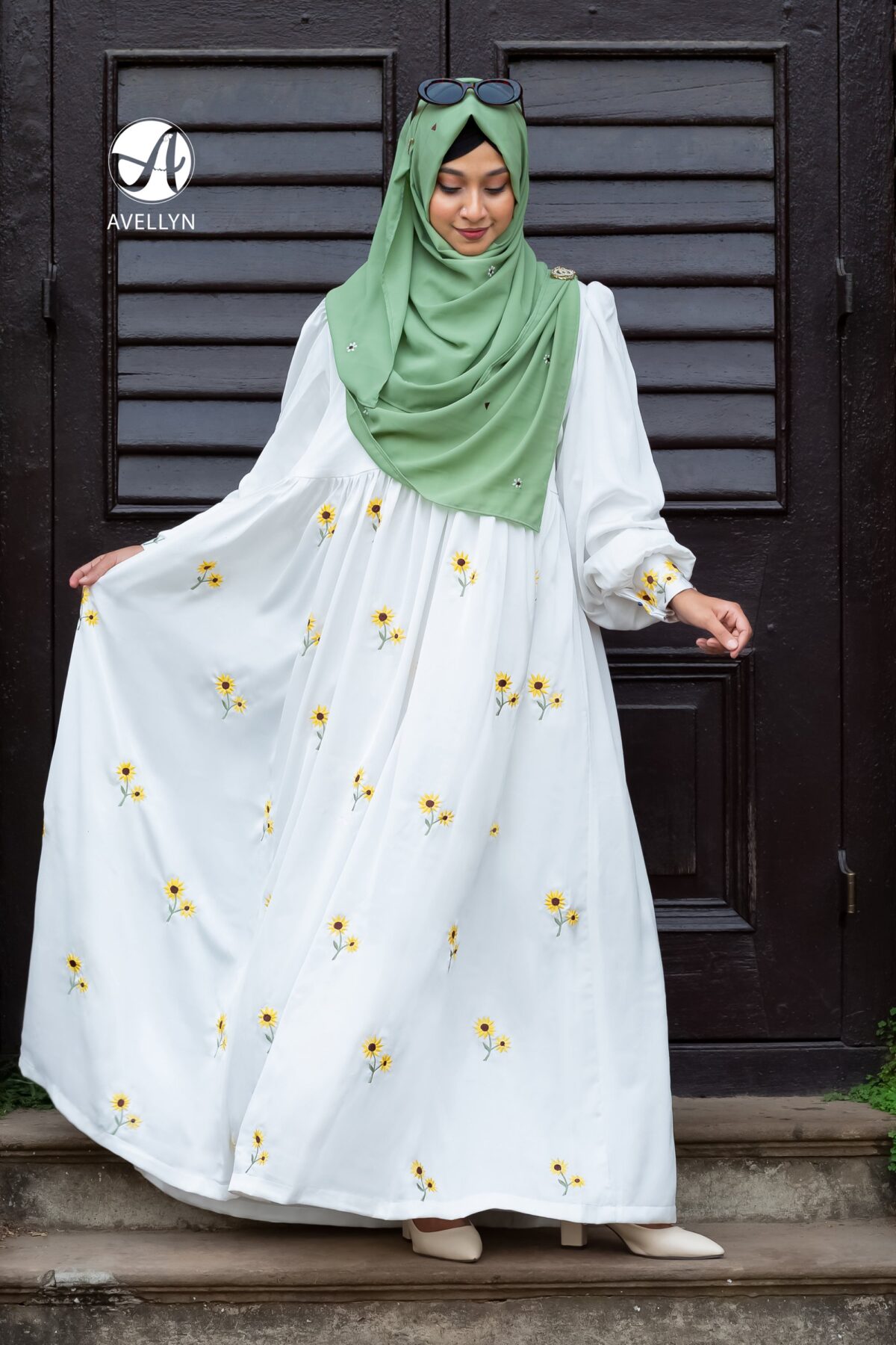 Sunflower Silk Abaya - Image 3