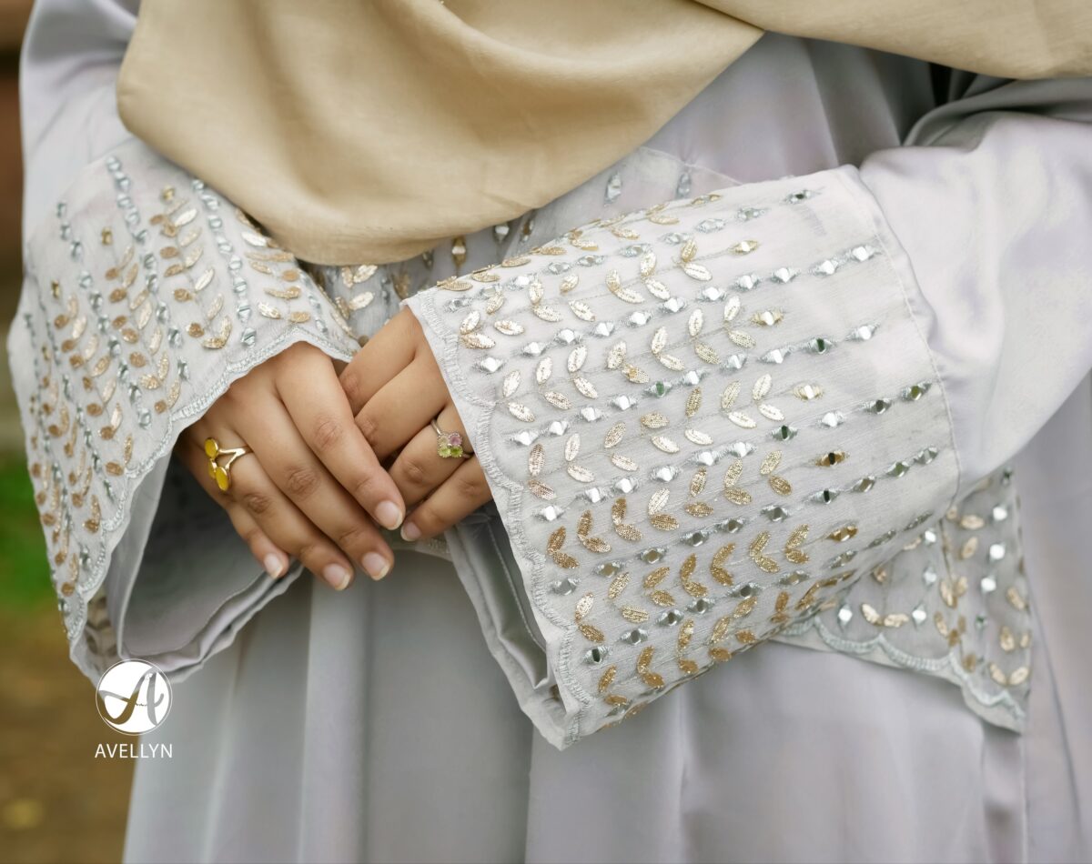 Eleanor Silver Abaya - Image 2