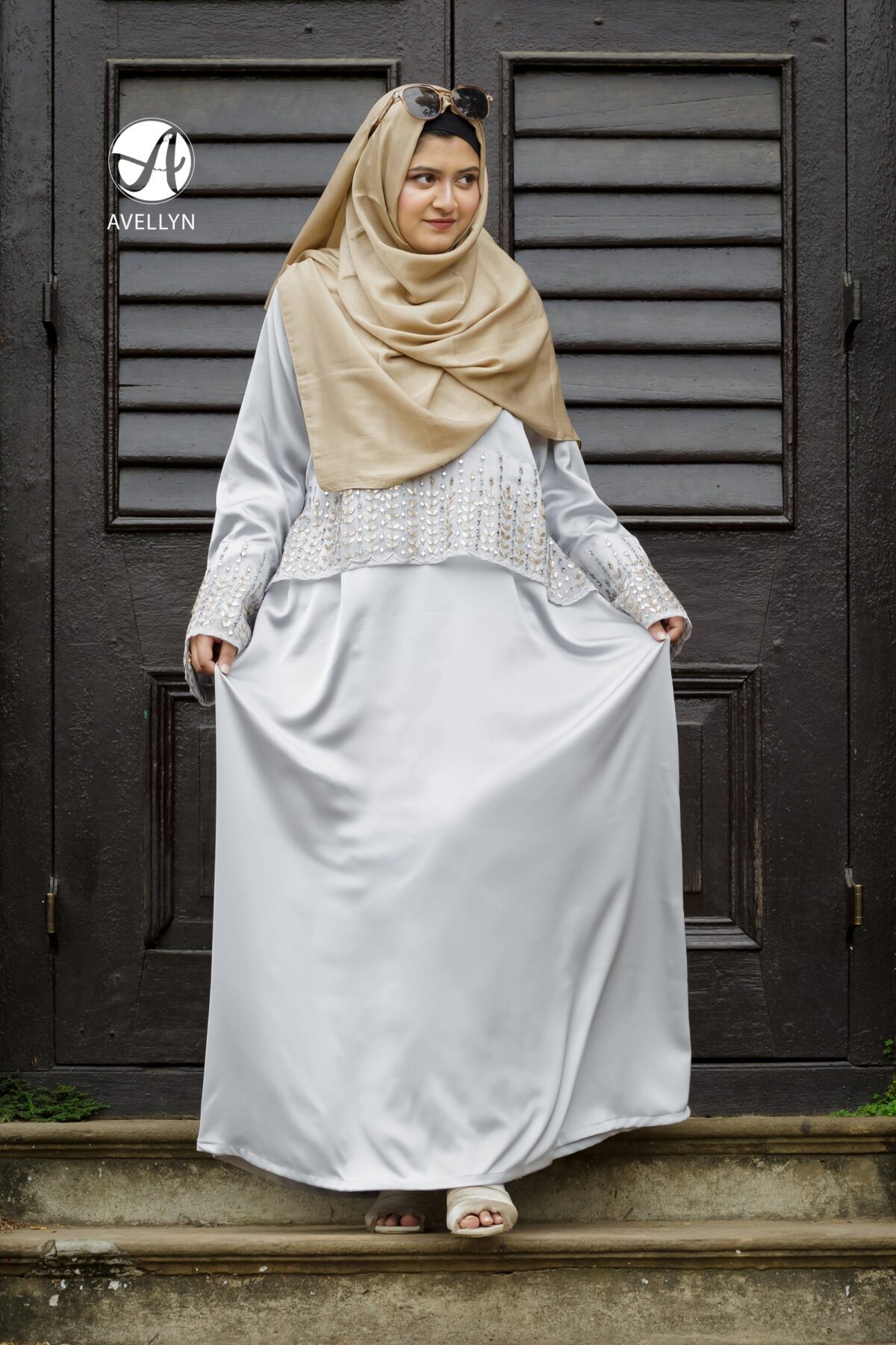 Eleanor Silver Abaya