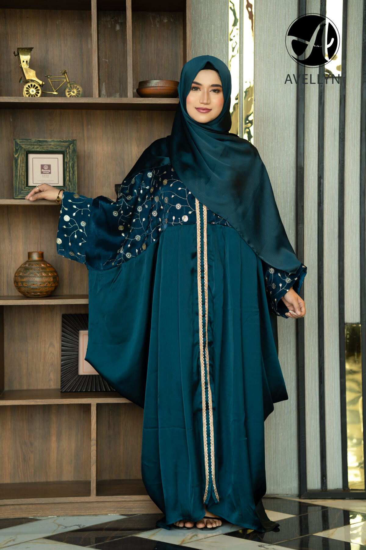 Selene Opulence Abaya- Pine