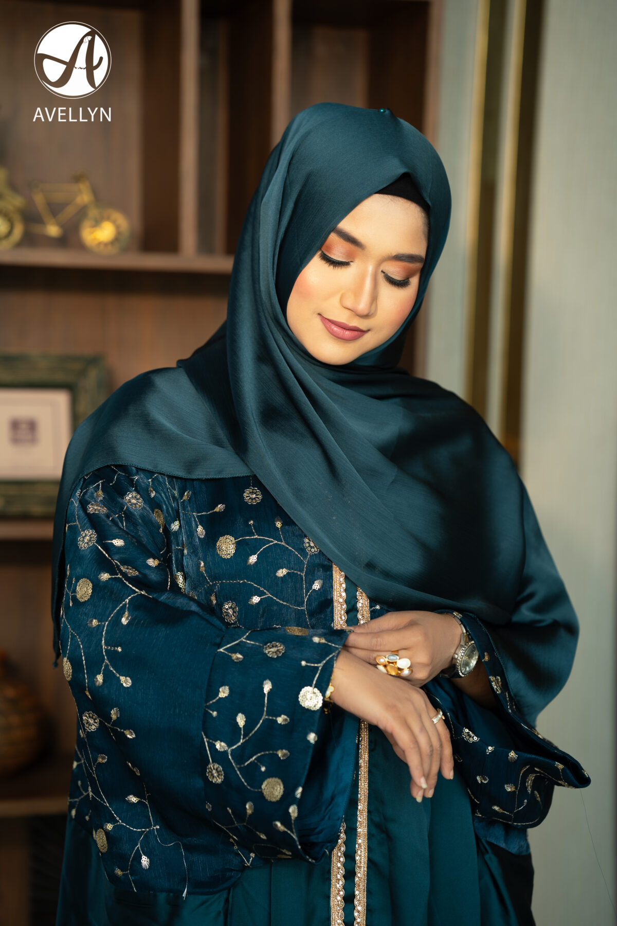 Selene Opulence Abaya- Pine - Image 3